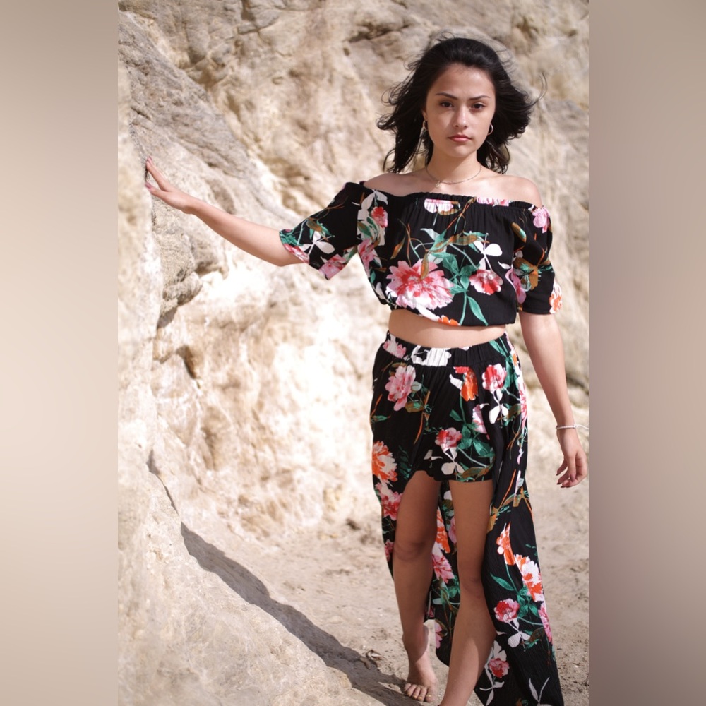 ILLA ILLA TWO PIECE OFF THE SHOULDERS SKORT DRESS 1 Small, 1 Medium Black/Floral